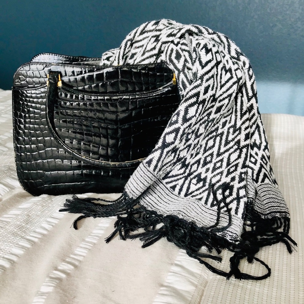 Beautiful Black & White Geometric H&M Scarf